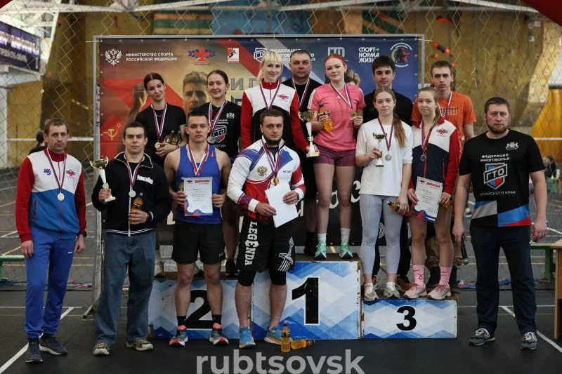 Награждение спортсменов из Рубцовска на краевом фестивале многоборья ГТО