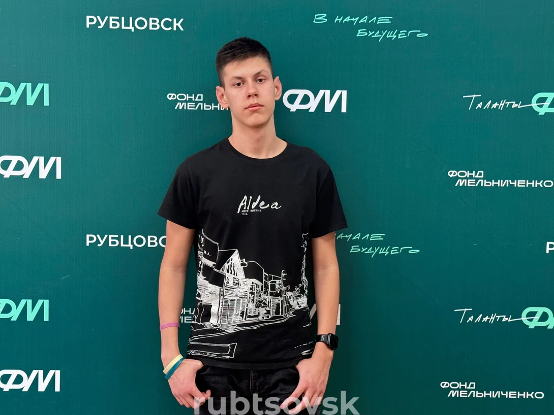 На фото Денис Сигаев - победитель олимпиады 